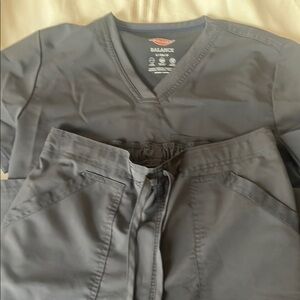 Dickies Women's Gray Scrub Set
